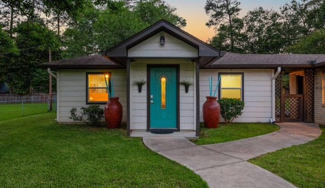 The Texas-Sized Studio is in a quiet neighborhood and is close to many amenities