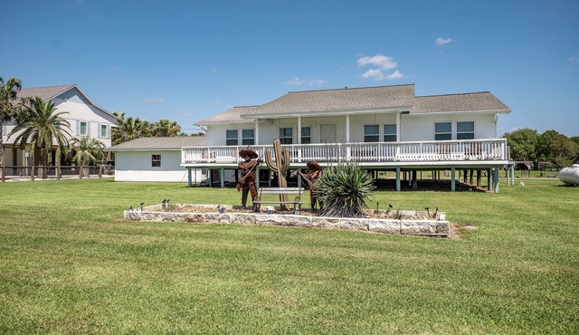 "THE TEXICAN" - Beautiful, Waterfront Home on Caney Creek