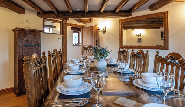 The Threshing Barn-Stunning 5 BD Retreat