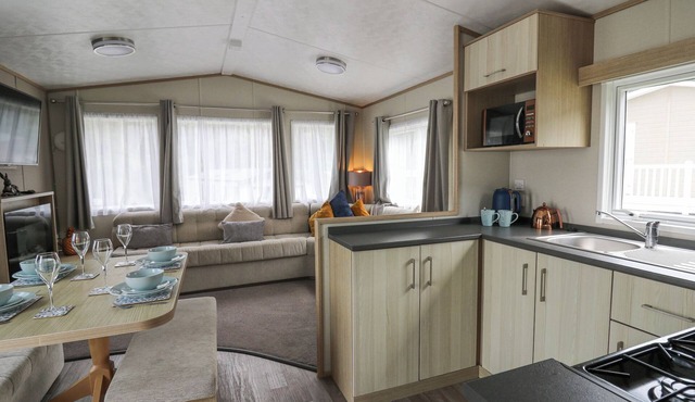 THE TIDDLER, pet friendly, with a garden in Llanarth