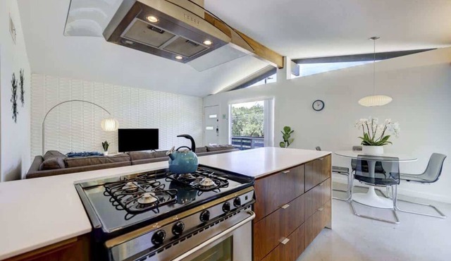 The Tiffany | Pet-Friendly SoCo Townhome