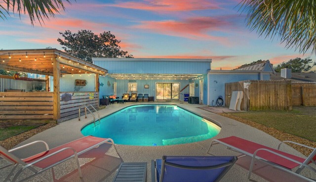 The Tiki Hut ~ Tropical Retreat with Pool, Tiki Bar, Game Room & Dog-Friendly Vibes