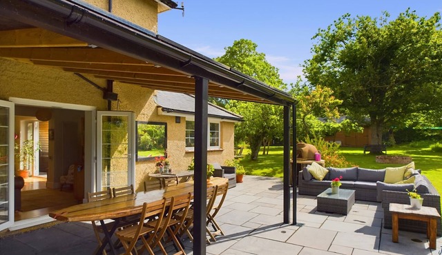 The Timbers Eco-Luxe Home with Yoga Cabin