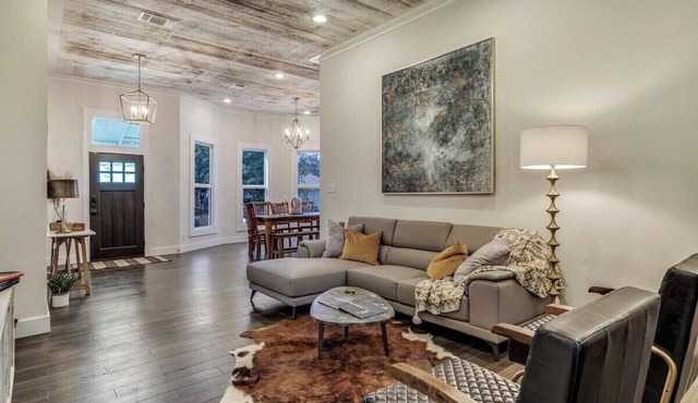 The Time Traveler - Historic Home Downtown SATX