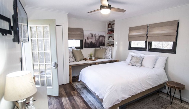 The Tiny Bay House - Romantic Hideaway