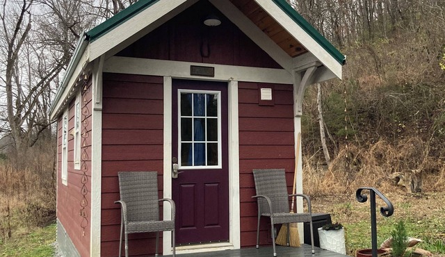 The Tiny Carriage House, Peaceful, Minutes from Valleyview Wedding Venue