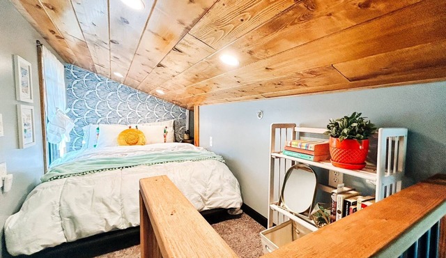 The Tiny House @ Deep Creek Lake - centrally located to everything Deep Creek