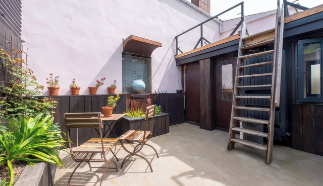 THE TINY HOUSE, pet friendly, country holiday cottage in Solva