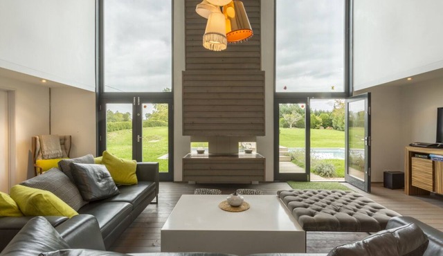 The Tobacco Barn - Four Bedroom Resort, Sleeps 10