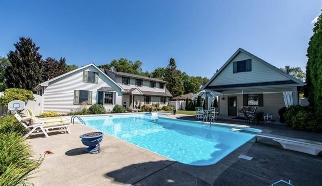 The Toledo Pool House!