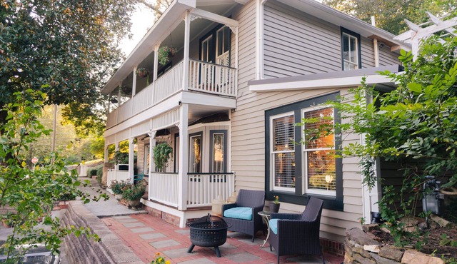 The Tomlin House - Hike, Wine, Dine - Historic Gem in North GA Mountains!