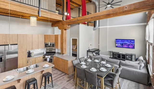 The Top Floor Penthouse 4 BR 3 Bath 2,000 Sq Ft