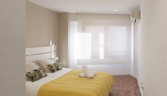 The Torres de Quart Apartment I by Florit Flats