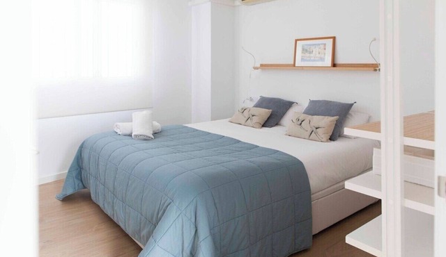 The Torres de Quart Apartment II by Florit Flats
