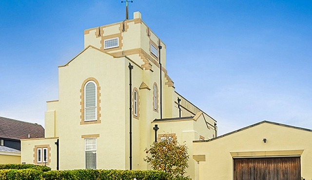 The Tower - sleeps 10 guests in 5 bedrooms