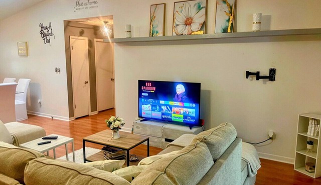 The Town & Country - 4BR, 3BA on 1.5 acres