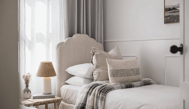 The Tradesmans Cottage: One - This truly is the perfect space to get away from the city crowds and enjoy the fresh country air.