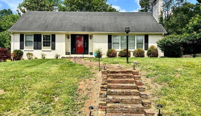 "The Trailhead" - Beautiful Property in the Heart of Bardstown