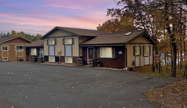 THE TRAILSIDE EAGLE'S NEST