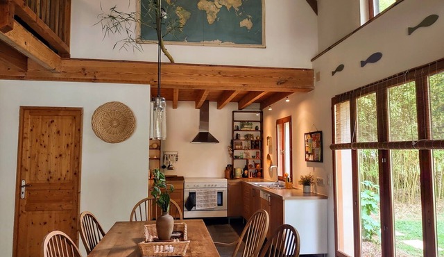 The tranquil 3-bedroom Lake Cottage in charming Créon-d'Armagnac awaits you