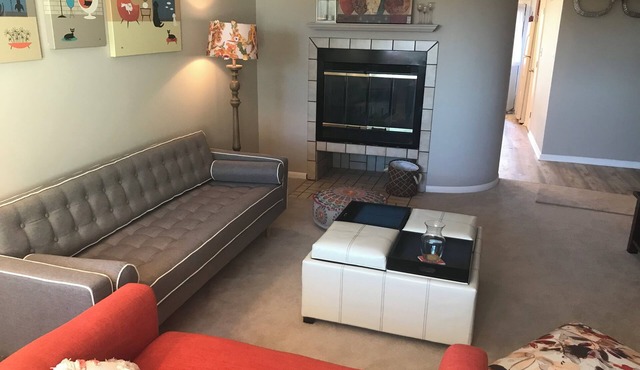 "The Tranquil Nest " 2-bedroom condo in peaceful Hill in New Britain CT