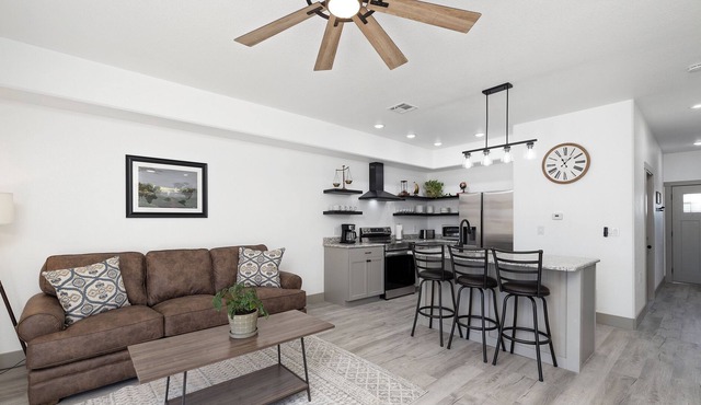 The Traveler at Lake Town Estates. Only 10 minutes from Stockton Lake!