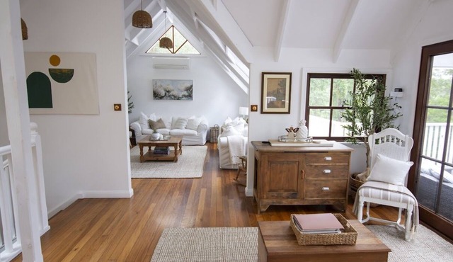 The Tree House, a 5-bedroom house with AC and WiFi in enchanting Cooranbong