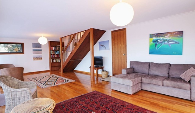 The Tree House Eden - 3 Bedroom house with Stunning bushland setting - 2+ nights