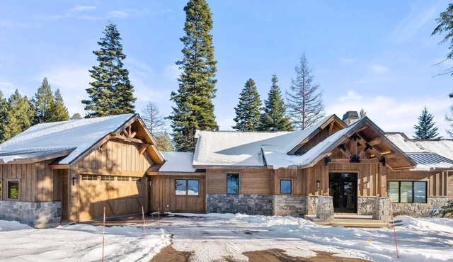 The Tree House | Includes Two 1-Day Lift Tickets