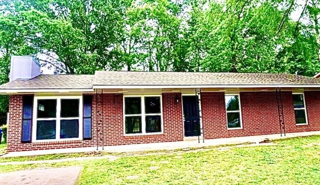 The Tree House Ranch style Living