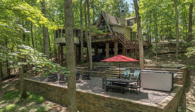 The Treehouse at Cedar Falls by Innsbrook Vacations!