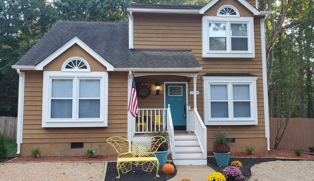 THE TREEHOUSE AT SHORT PUMP! Adults Welcome! Luxury! Outdoor Fun! Fios Wifi/TV!