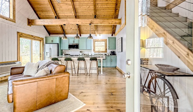 The Treehouse | Forest cabin in Blairsville with expansive deck & fireplace