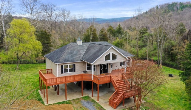 The Treehouse - Hot Tub- River Access