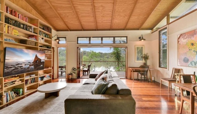 The Treehouse @ Milsons *Boat Access ONLY*