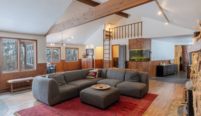 The Treehouse Monthly Rental - Modern Mountainside Home Near Red Rocks