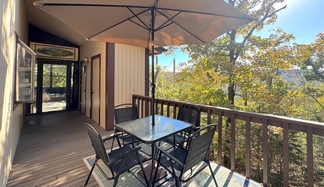 The Treehouse on Table Rock