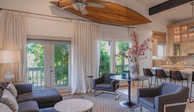 The Treehouse: Spacious Retreat with Theater Room, Fire Pit & Mountain Views