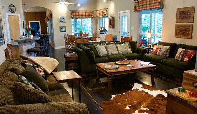 The Treehouse & The Ranch House at Davis Ranch Retreat