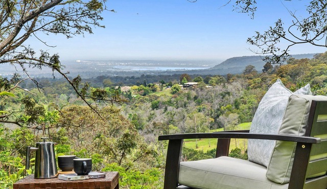 The Treehouse - With commanding views of the Sydney basin