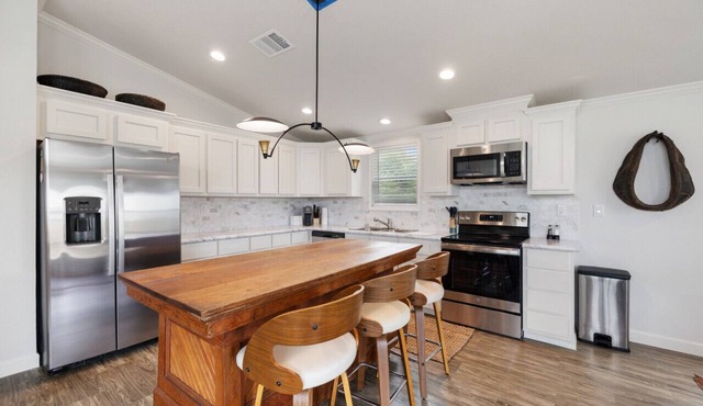 The Trendsetter: Cozy Farmhouse near Round Top