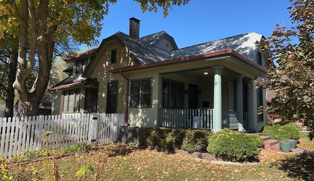 The Trillium House at DePauw - 4/5 BR 3.5 BA