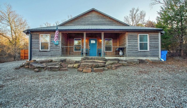 The Triple Nickel Eufaula · Cozy Eufaula Cabin | Hot Tub & Fire Pit Retreat