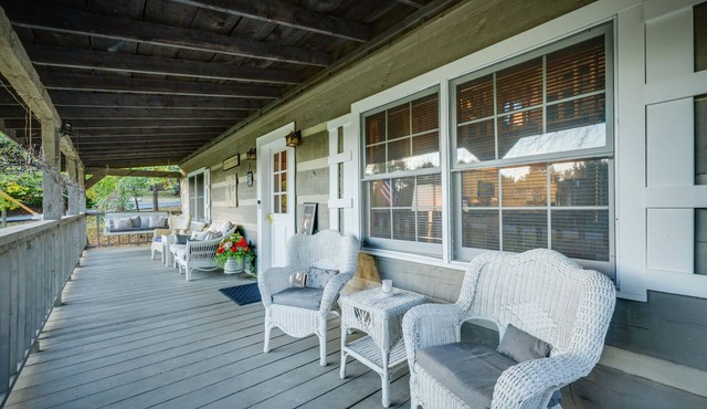 The Triple Porch Retreat, Canoe Cabin @ BooneLake
