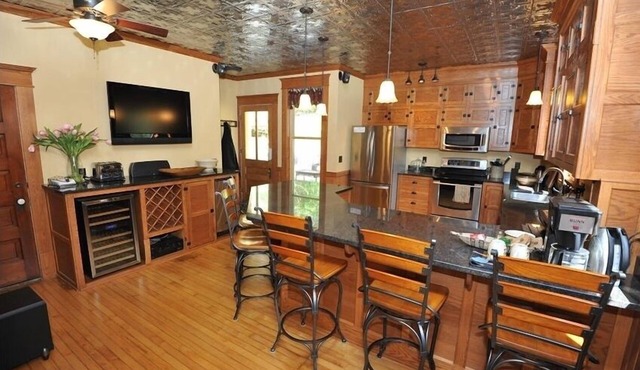 The Tritsch House -Beautifully Restored Queen Anne Alma WI - Central Air
