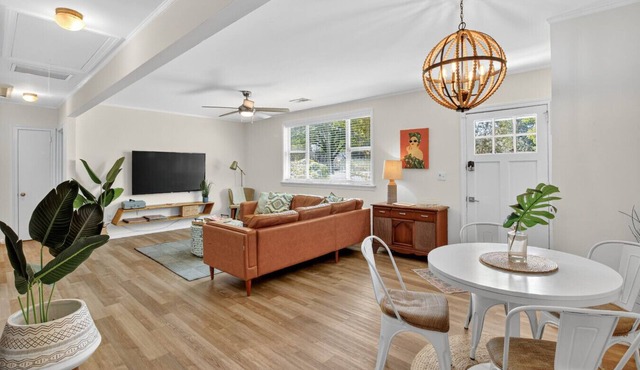 The Tropic - Large Jungly Oasis, Great for Groups