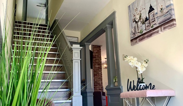 The Trotter Manor - With Private Yard & Parking, Near Falls & Casino by Niagara Hospital