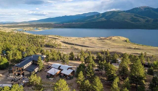 The Trout Retreat | Lake+Alpine Views | Fast Wifi