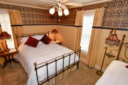 The Tub Room at The Historic Eureka Inn and Event Center