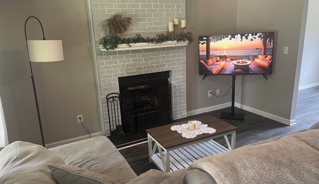 The Tucked Inn - Spacious 3BR Home with Huge Backyard Near Lejeune & Beaches